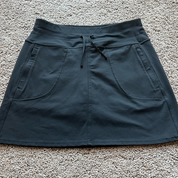 Like New EUC Women's Kuhl Black Harmony Hiking Skort Size S - Picture 1 of 6